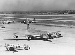 Un Boeing C-135B-BN Stratolifter en el aeródromo de Rota en los años 60