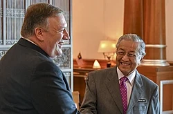 Secretario de Estado Mike Pompeo junto al Primer ministro de Malasia Mahathir Mohamad.