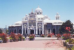 Fachada exterior de la Basílica de Nuestra Señora de los Ángeles