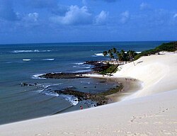 Océano Atlántico: La costa este de Brasil en Genipabu, Río Grande del Norte.