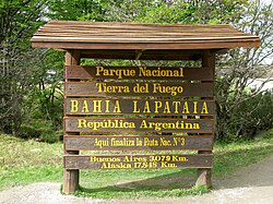 Cartel que señala el final de la Ruta Nacional 3 en Bahía Lapataia.