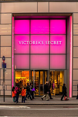 Fachada comercial de una tienda de Victoria's Secret
