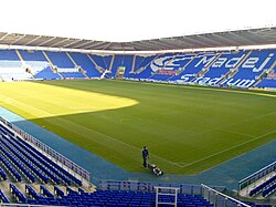 Estructura exterior del estadio Madejski utilizado por el Reading FC