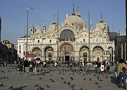 Vista general de la Basílica de San Marcos en Venecia