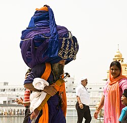 Turbante ceremonial sij en el templo Harmandir Sahib