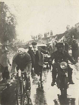 Fotografía histórica de la competencia ciclista Milán-San Remo de 1931