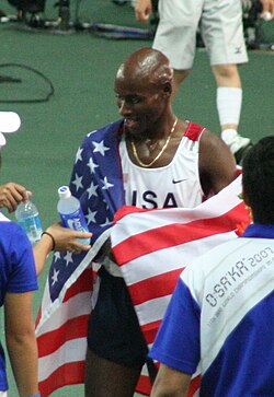 Bernard Lagat compitiendo en una prueba de atletismo
