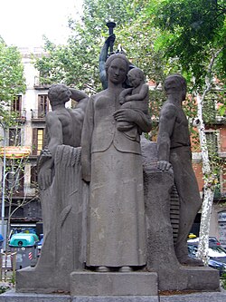 Detalle de la figura posterior del monumento