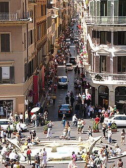 Vista de la Via Condotti en Roma