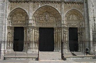 Vista general del Pórtico Real de la catedral de Chartres