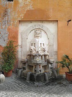 Detalle de la Fontana delle Arti en la Via Margutta con sus mascarones característicos