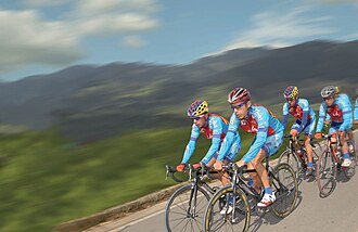 Pelotón en carrera de ruta
