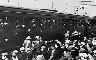 Reclutas italianos en la estación de Montevarchi antes de partir al frente bélico.
