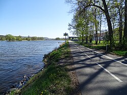 EuroVelo 4 a orillas del río Moldava en Praga