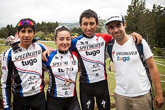 Egan Bernal en la Copa Nacional AMPM en Costa Rica junto a otros ciclistas
