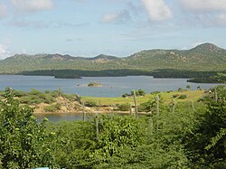 Panorámica del lago salado Gotomeer en el noroeste de Bonaire