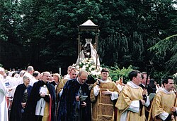 Procesión anglocatólica con la Virgen de Walsingham