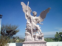 Estatua de cantera rosa de San Miguel el Alto en México