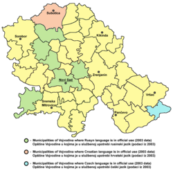 Mapa de Vojvodina con áreas de uso oficial del checo