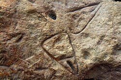 Grabado de una vulva en la roca de un refugio de La Ferrassie