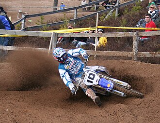Jonas Edberg Hökensås en un circuito de motocross en Suecia.
