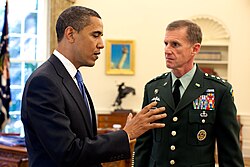 Barack Obama y Stanley McChrystal reunidos en la Casa Blanca en mayo de 2009.