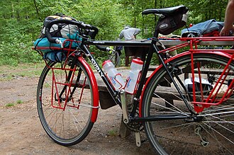 Bicicleta equipada para cicloturismo