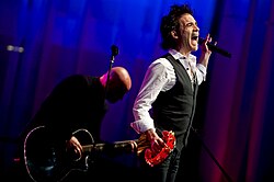 La banda Train actuando en un concierto en 2011