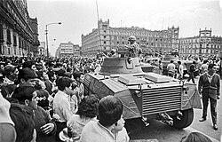 Tanquetas en el Zócalo de México