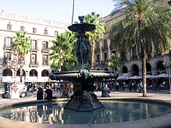 Fuente de las Tres Gracias en la Plaza Real