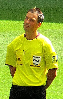 Árbitro Mark Clattenburg dirigiendo la final
