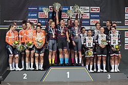Ceremonia de entrega de premios de la contrarreloj por equipos en el Campeonato Mundial de Ciclismo en Ruta UCI 2018 en Innsbruck/Tirol