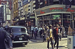 Imagen representativa de la moda urbana durante el Swinging London