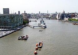 Sede mundial en Londres, cerca del Tower Bridge