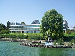 Sede de la UEFA en Nyon, Suiza, situada al borde del Lago Lemán
