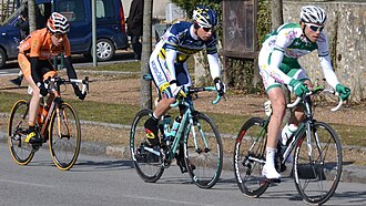Pelotón ciclista rodando durante una etapa de la París-Niza