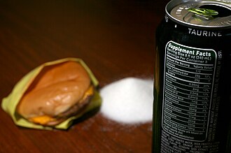 Bebida energética con indicación de kilocalorías en su etiquetado nutricional