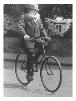 John Boyd Dunlop con una bicicleta