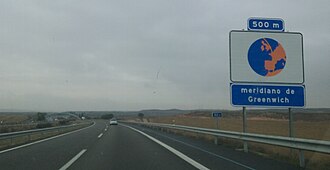 Señal del meridiano en la autopista AP-2
