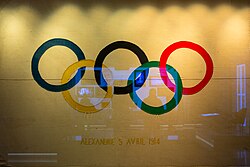 Primera bandera olímpica usada en Amberes.