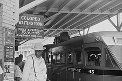 Una estación de ómnibus en Durham, Carolina del Norte, en mayo de 1940.