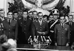 Jorge Rafael Videla juramentando como presidente de Argentina