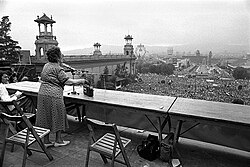 Federica Montseny en un mitin de la CNT en Barcelona en 1977