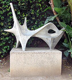 Forma 212 (1957), de Josep Maria Subirachs, primera obra abstracta en la vía pública de Barcelona.