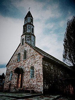 Iglesia patrimonial de Cochamó construida en madera