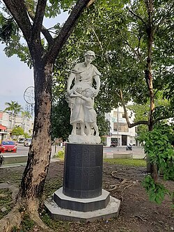 Monumento a la Madre en el Parque Infantil