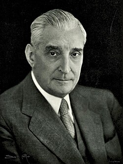 Fotografía oficial de António de Oliveira Salazar tomada alrededor de 1968.