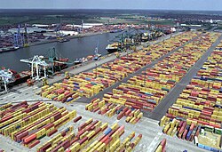 Terminal de contenedores de Bevrijdingsdok en el puerto de Amberes.