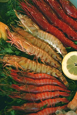 Langostinos frescos preparados para su consumo