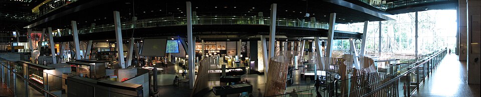 Panorámica de la sala central del CosmoCaixa de Barcelona
